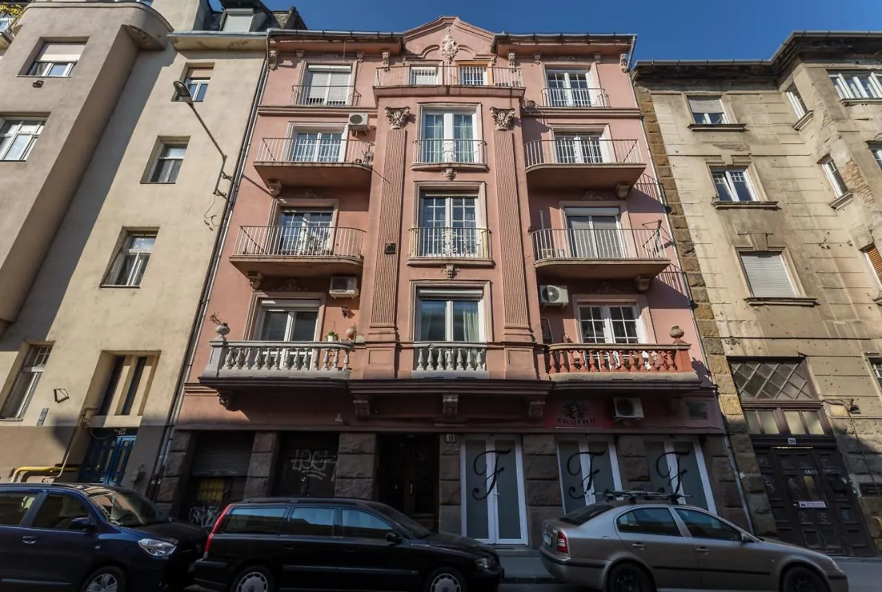 Bpr Oaktree Home With Small Garden Budapest Hungary