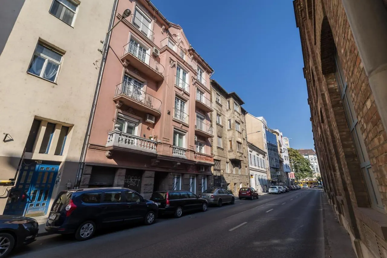Apartment Bpr Oaktree Home With Small Garden Budapest